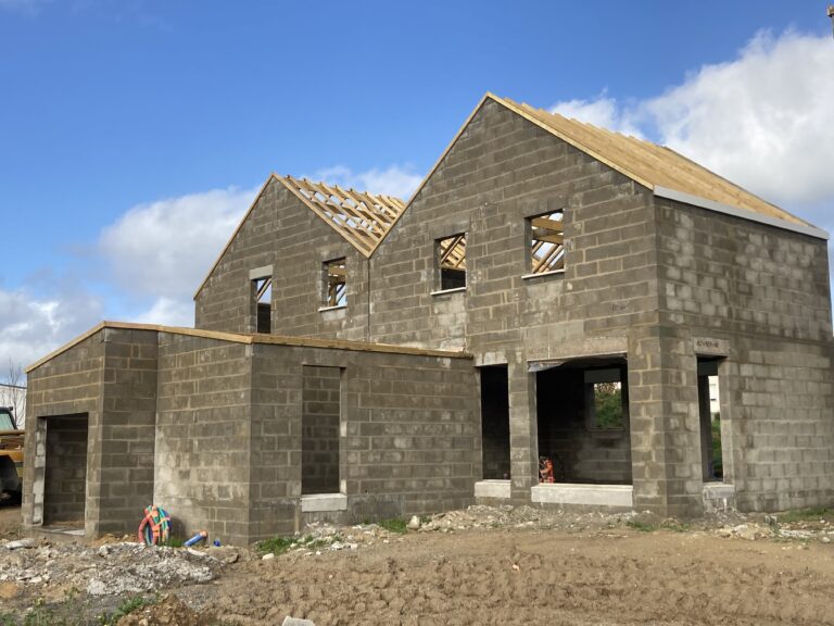 Charpentes industrielles et charpente monopente de plusieurs maison d'un lotissement à Herbignac (Pays de Guérande, entre Vannes et St Nazaire)