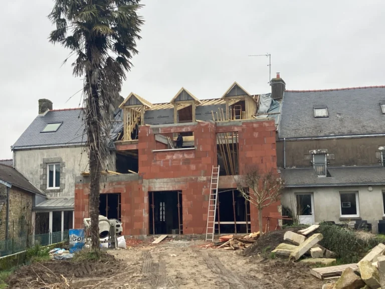 Extension, surélévation, modification de charpente pour un cabinet d'orthodontie à Elven (Pays de Vannes)