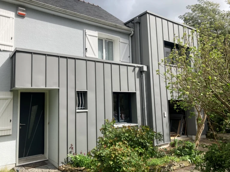 Extension et surélévation ossature bois à la Chapelle Sur Erdre (au nord de Nantes)