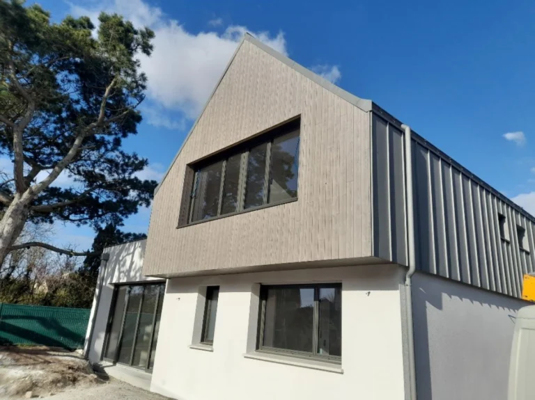 Réalisation du R+1 d'une maison neuve en ossature bois et bardage à Batz sur Mer (Pays de Guérande, entre Vannes et St Nazaire)