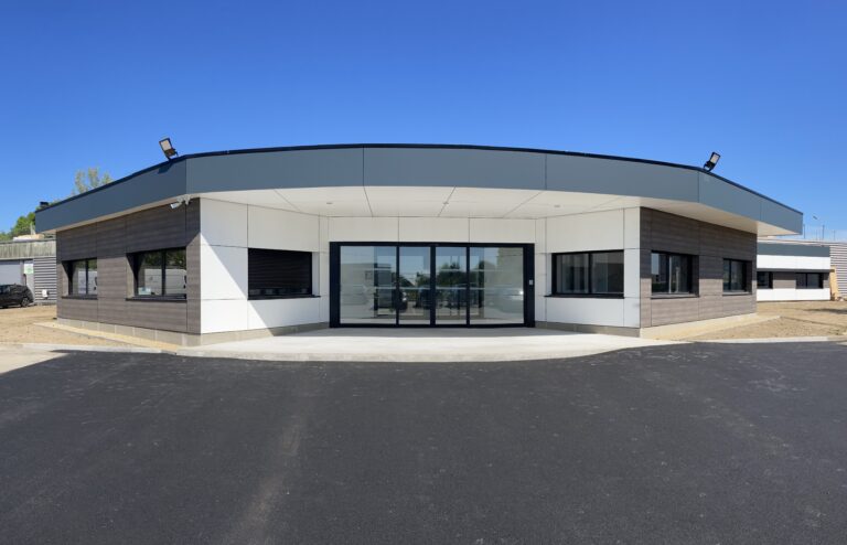 Extension ossature bois et bardage trespa de bureaux à Montoir de Bretagne (proche Saint Nazaire)